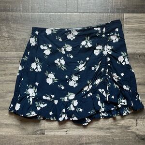 Hollister Navy Blue with White Flowers Ultra High Rise Skort Size Small